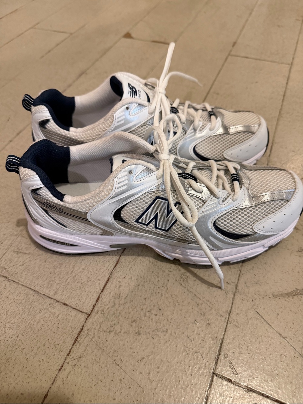 New Balance 530 Sneakers White/ Blue Mens 10.5/ Women’s 12